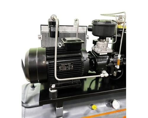 Купити Гвинтовий компресор GTM DLG7.5V 200 л масляний (DLG7.5V) 27295