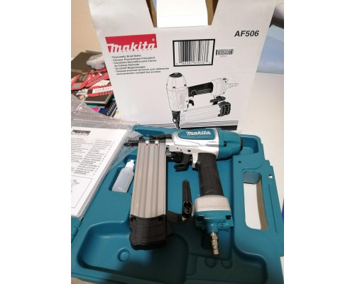 Купить Гвоздезабиватель пневматический Makita AF506