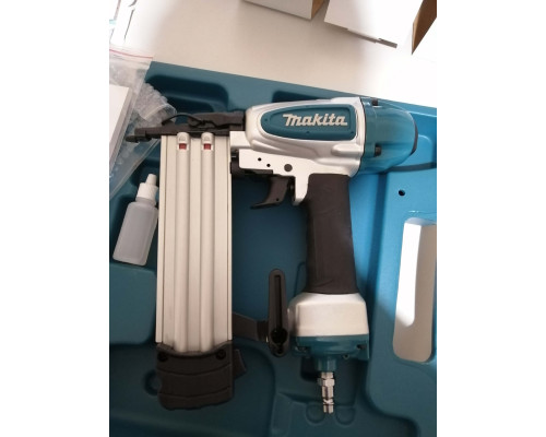 Купить Гвоздезабиватель пневматический Makita AF506