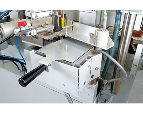 Купить Кромкооблицовочный станок Robland KM 675