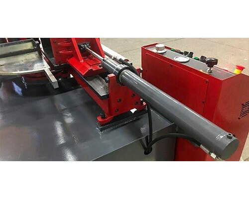 Купить Полуавтоматическая ленточная пила по металлу Karmetal KDG 400x580
