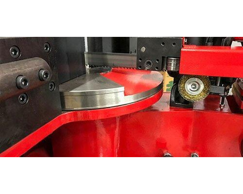 Купить Полуавтоматическая двухколонная ленточная пила по металлу Karmetal KDG 560x1050 DM